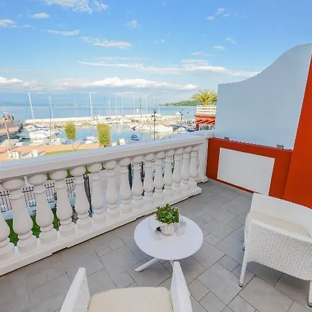 Garuti Hotell 4*