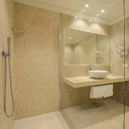 Garuti Otel 4*