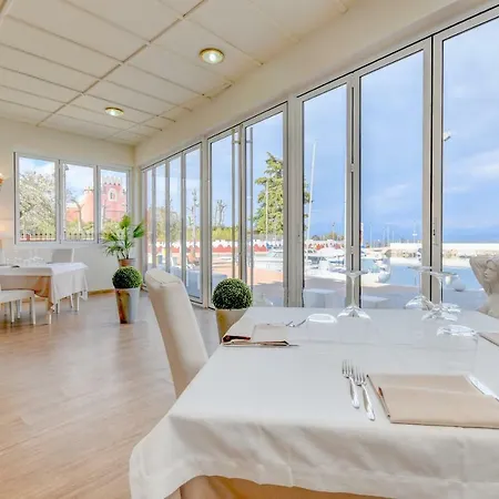 Otel Garuti 4*